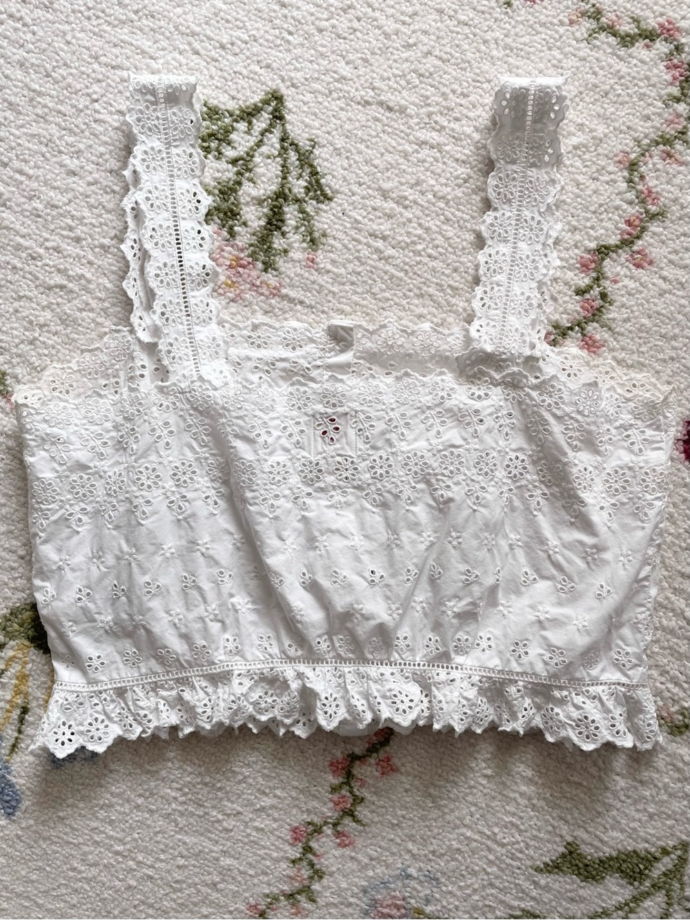 Gap x DÔEN Eyelet Crop Top - Picture 3 of 8